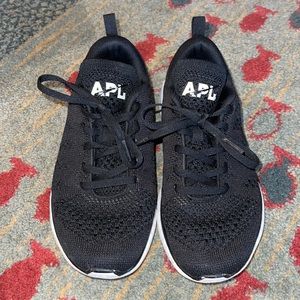 Lululemon APL sneakers, size 6.5./excellent condition
